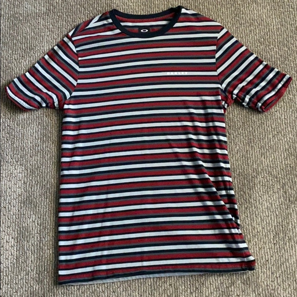 Men’s Oakley shirt